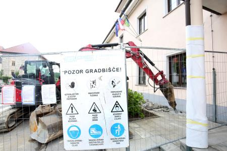 KNJIŽNICA CERKNICA OBNOVA 03 FOTO LJUBO VUKELIČ